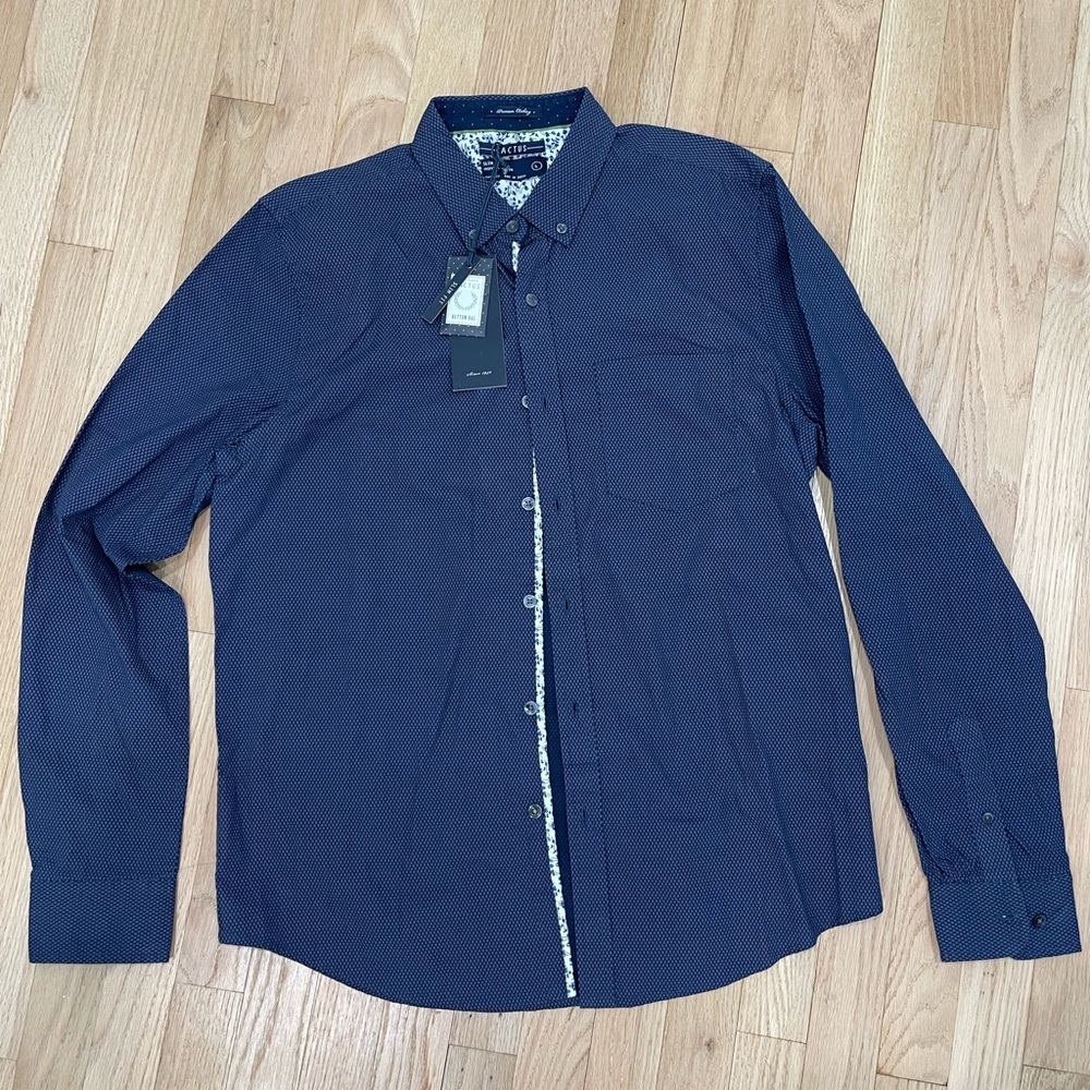 Cactus brand men’s button down, new with tags, slim fit L